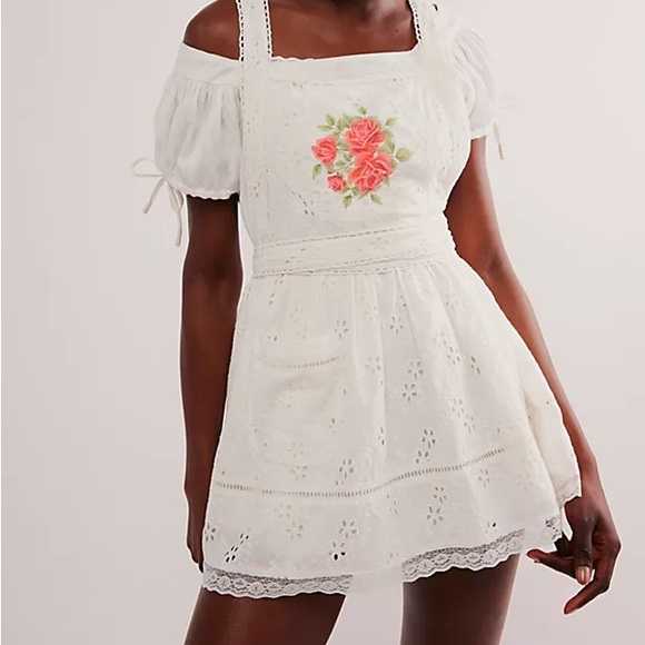 ISO For Love & Lemons Rose Embroidery Apron - Picture 1 of 1
